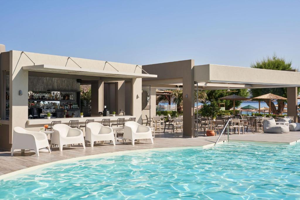Bazén v ubytování Atlantica Amalthia Beach Hotel - Adults Only nebo v jeho okolí