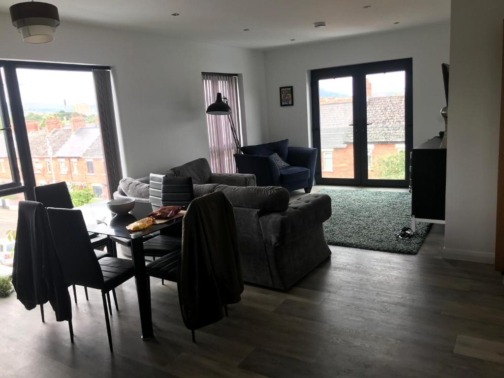 Impeccable two bedroom apartment in South Belfast, UK