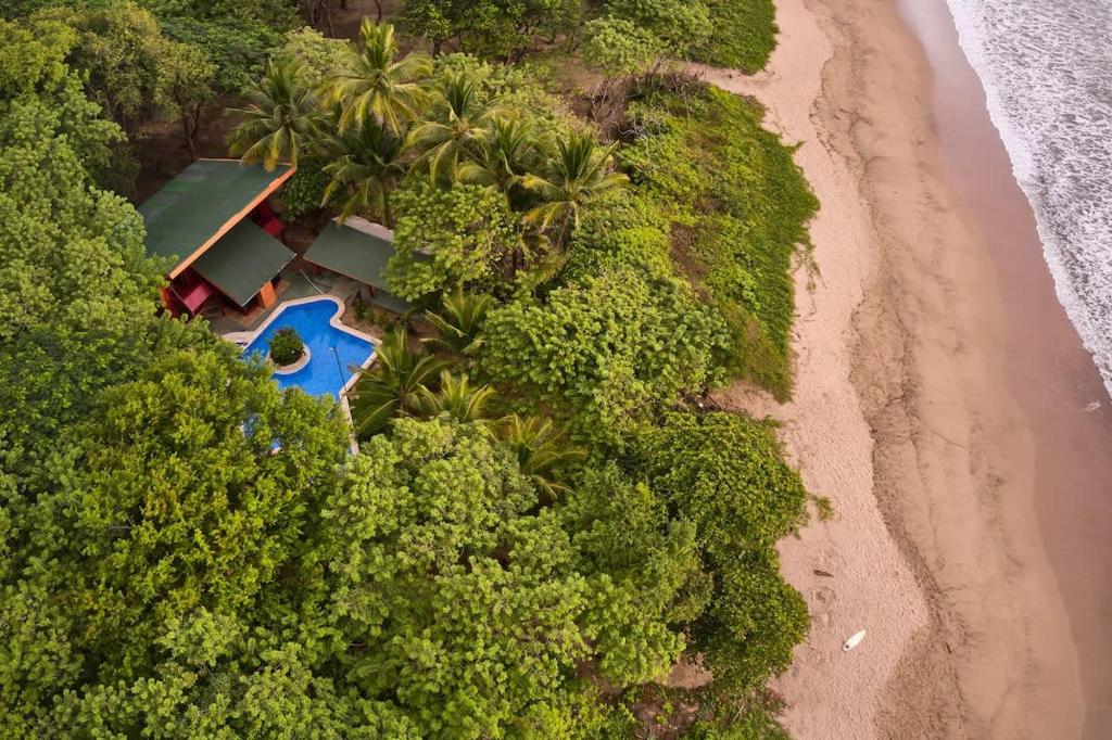 Amazing Beachfront Chalet with big private pool