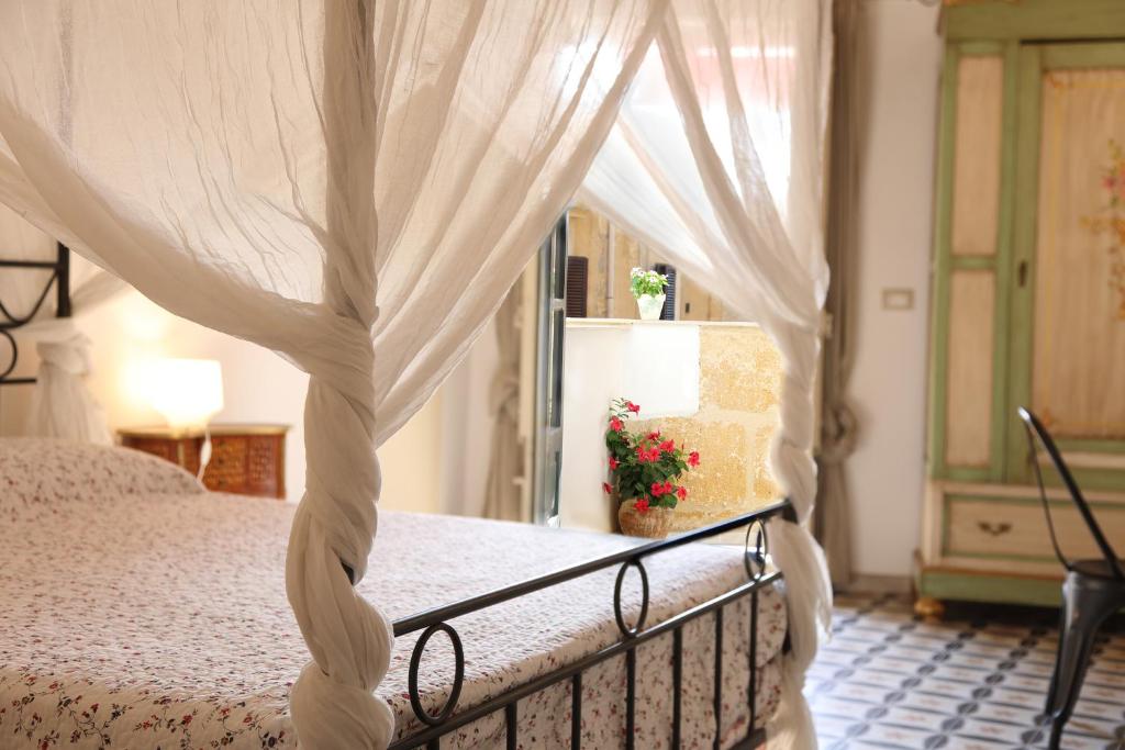Łóżko lub łóżka w pokoju w obiekcie Charme in centro - Tourist rental