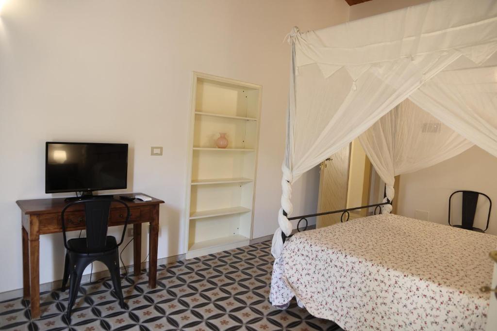 Łóżko lub łóżka w pokoju w obiekcie Charme in centro - Tourist rental