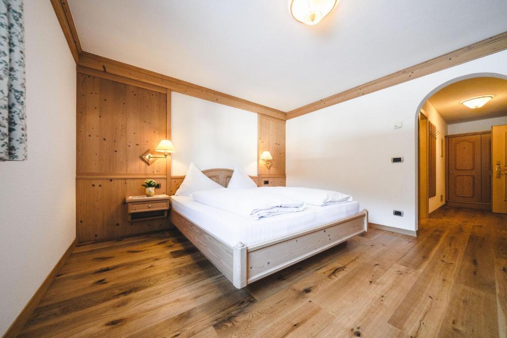 Postel nebo postele na pokoji v ubytování Hotel Christoph