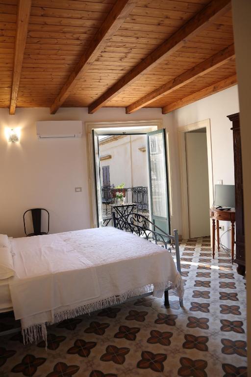 Łóżko lub łóżka w pokoju w obiekcie Charme in centro - Tourist rental