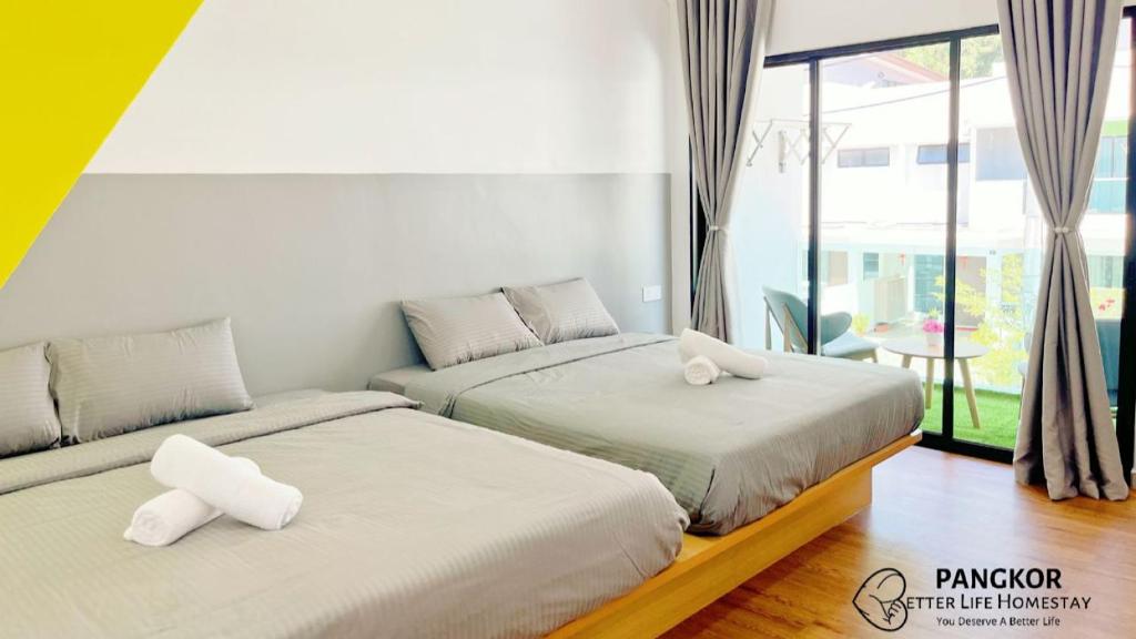 Katil atau katil-katil dalam bilik di Pangkor Better Life Minimalist Beach Villa-13 to15pax Free WiFi