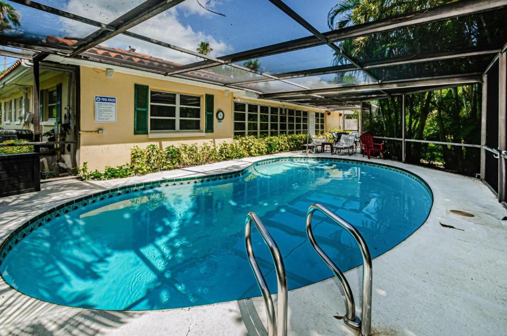 a large swimming pool with a pergola around it at Sunset Beach House in Clearwater Beach