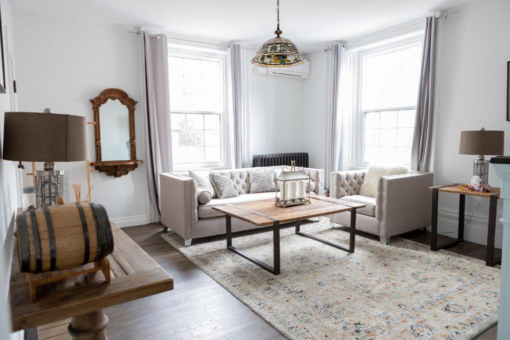 The Blair - Charming Brand New Cosy APT in Burlington Core