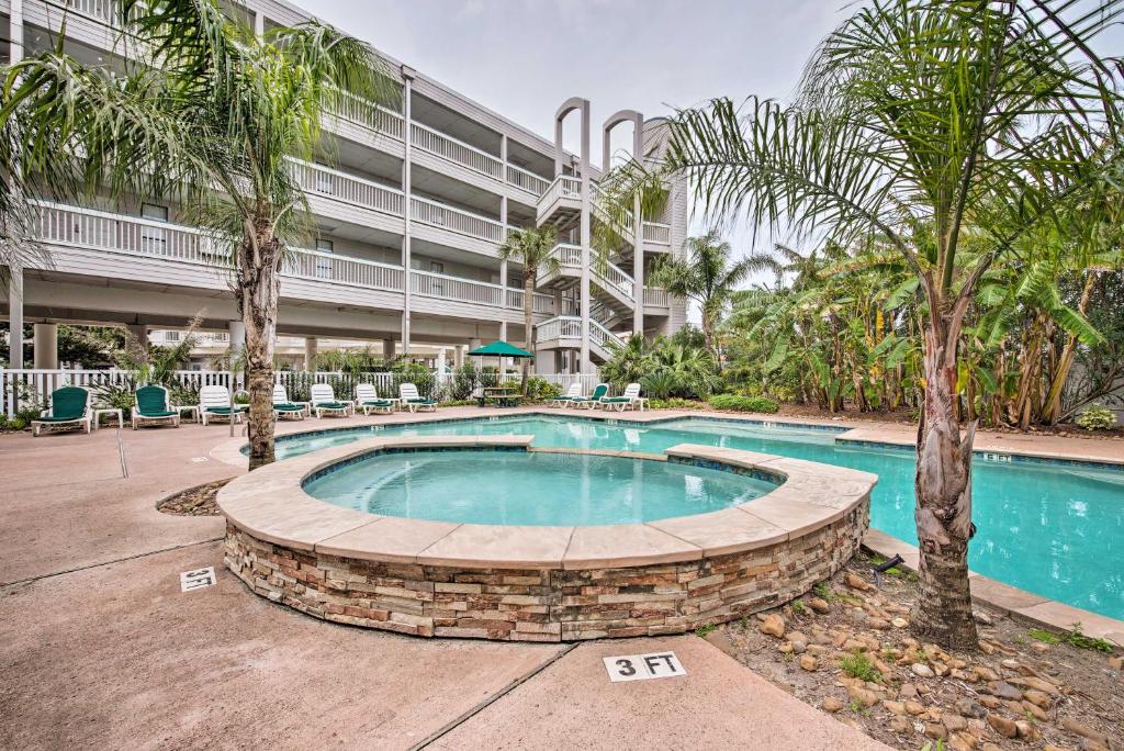 Galveston Condo with Oceanfront Views and 2 Pools, Galveston (updated