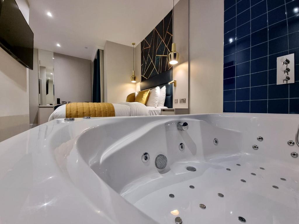 NOX Edgware Road - Signature Jacuzzi Suite
