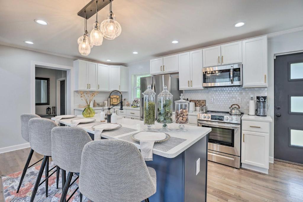 Modern, Colorful Home about 2 Mi to Tuskegee Uni, Tuskegee (updated prices 2024)