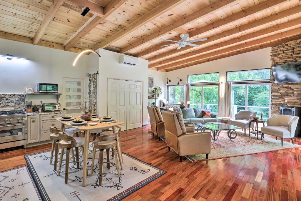 Burnsville Riverfront Retreat Hike OnSite!, Burnsville Updated 2024