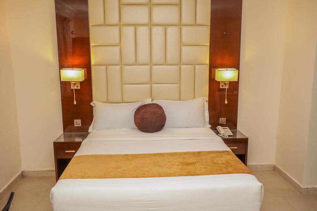 Postel nebo postele na pokoji v ubytování De Rembrandt Classic Hotel