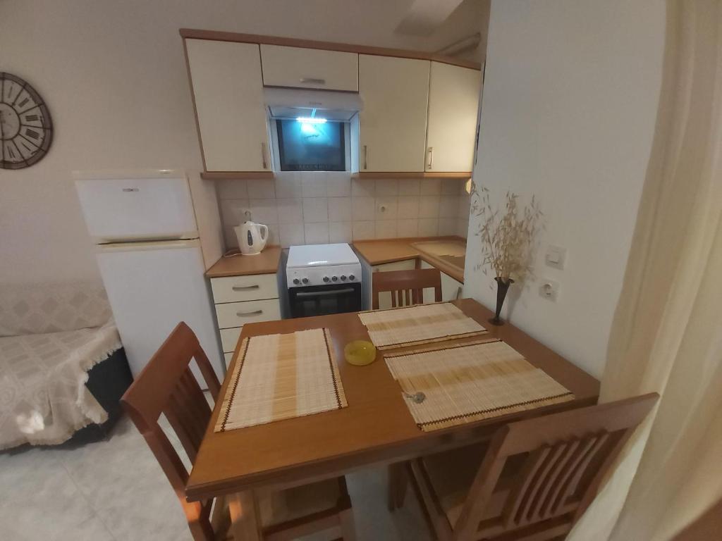 Kuchyňa alebo kuchynka v ubytovaní Kali View Apartment