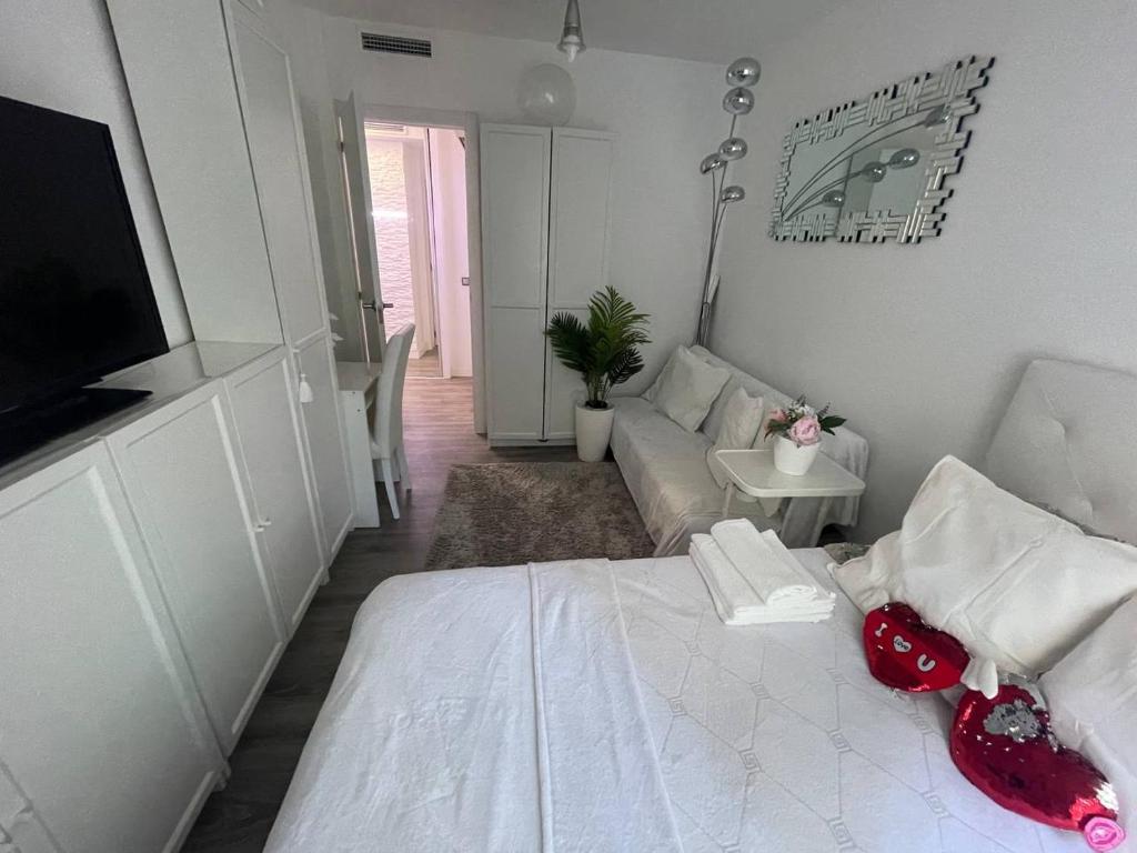 Postel nebo postele na pokoji v ubytování LUXURY room en MADRID