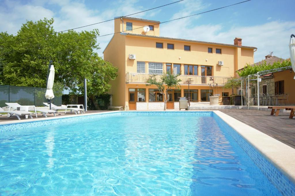 XXL Holiday Home with Pool، Marčana – أحدث أسعار 2024
