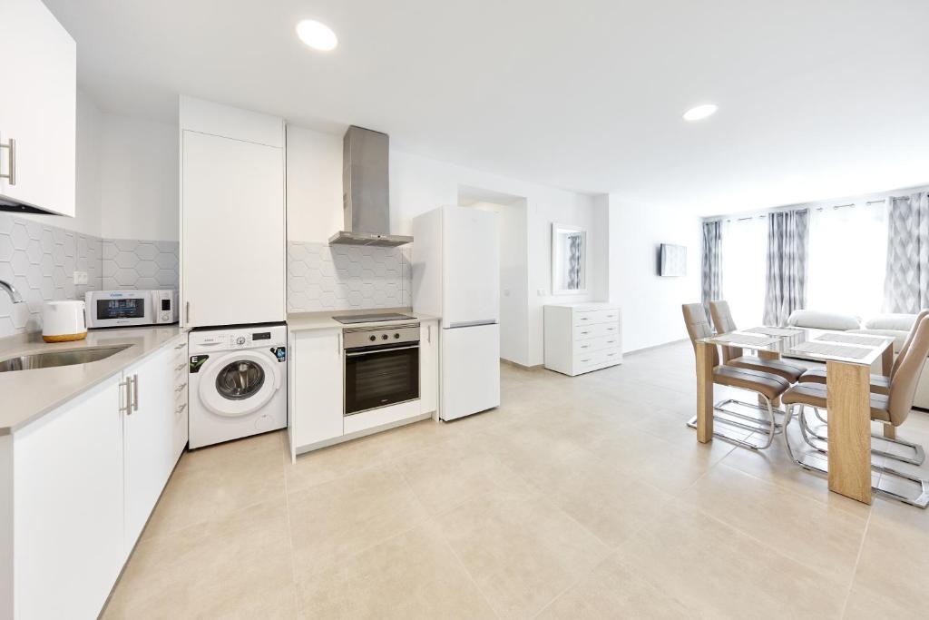 Kuchyň nebo kuchyňský kout v ubytování Sonrisa Deluxe Apartments, Levante