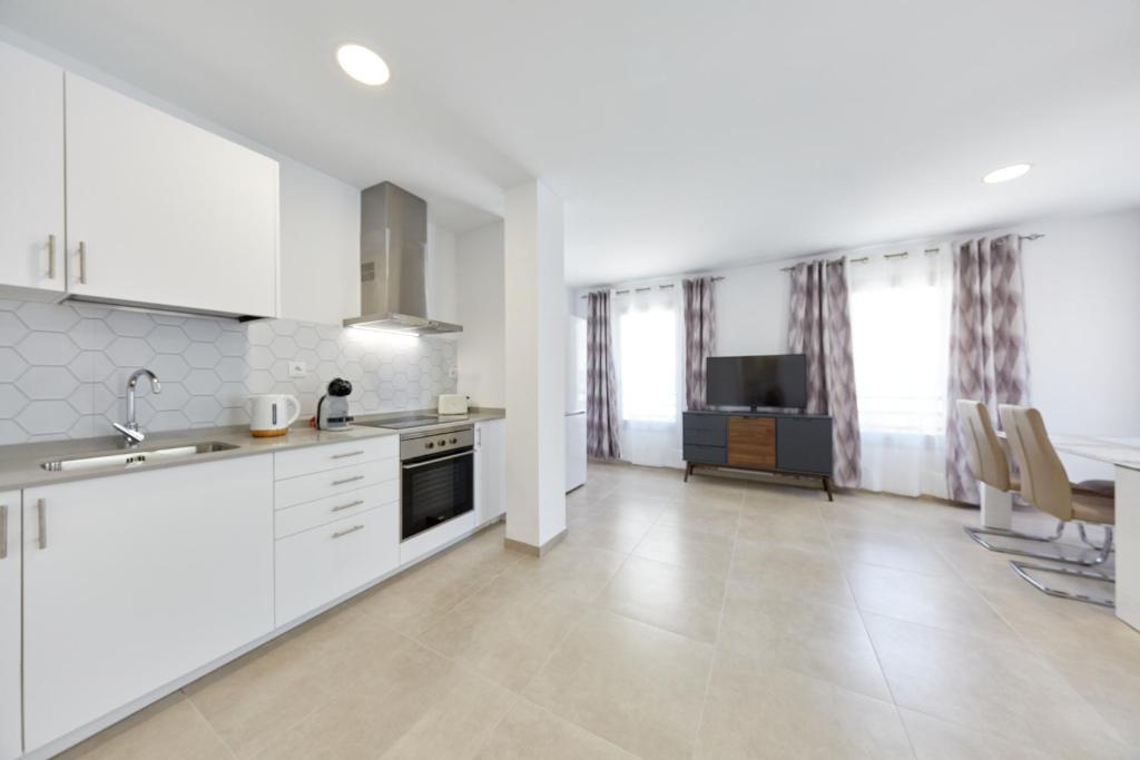 Kuchyň nebo kuchyňský kout v ubytování Sonrisa Deluxe Apartments, Levante
