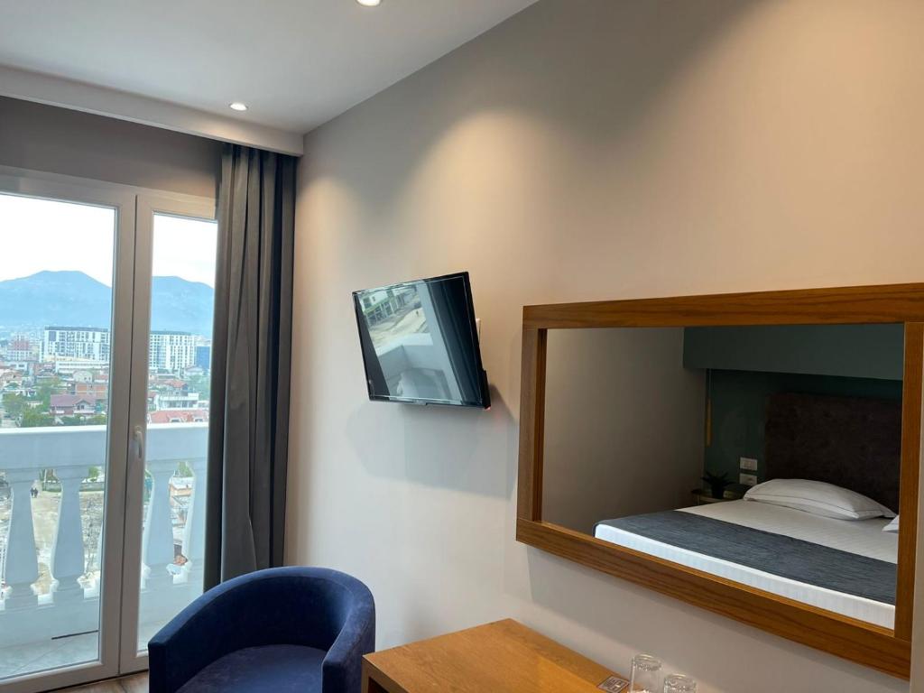 TV a/nebo společenská místnost v ubytování Light Hotel
