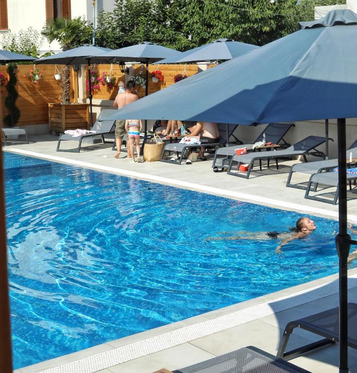 Bazén v ubytování Bujtina SIAR nebo v jeho okolí