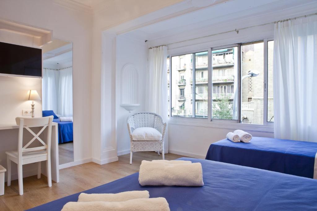Blue Barcelona - غرفة ثلاثية مع حمام مشترك