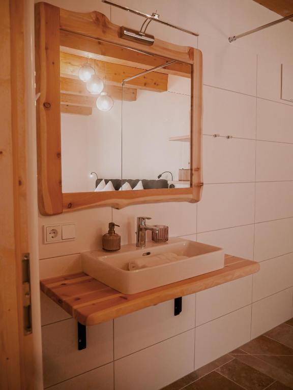 Foto dalla galleria di Hochleben-Chalets am Erlebnisbauernhof Steinerhof a Liebenfels