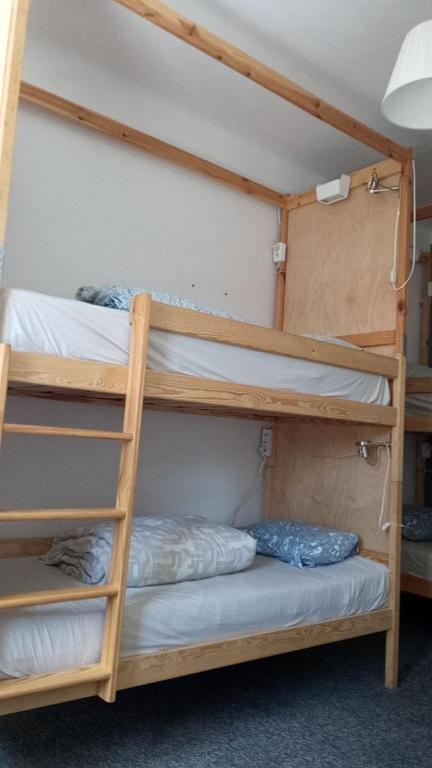 Poschodová posteľ alebo postele v izbe v ubytovaní For rest Hostel