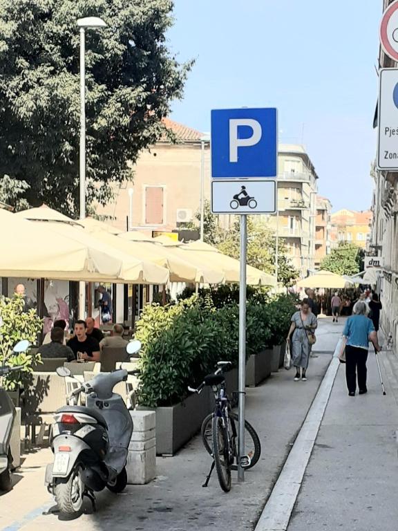 Heart of Pula with free private parking - １ベッドルームのあるアパート