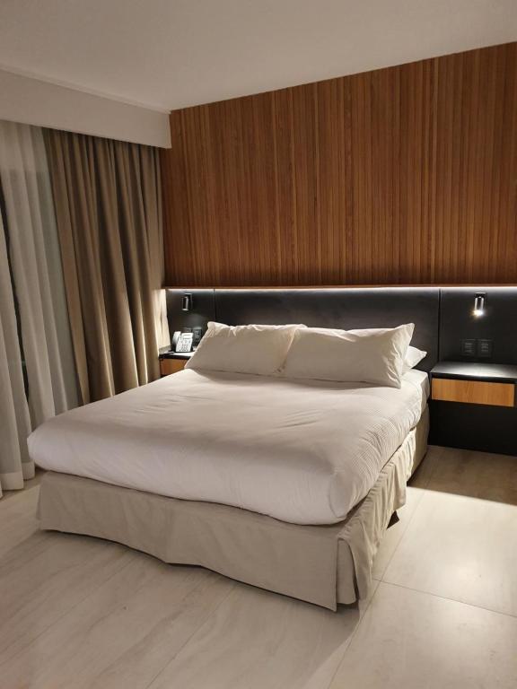 Postel nebo postele na pokoji v ubytování Lastarria Hotel