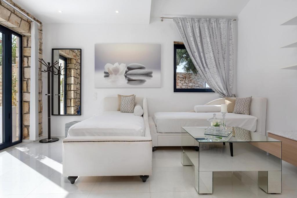 Posedenie v ubytovaní Dion Villa - Pool & Jacuzzi - Sleeps 4 - Zakynthos
