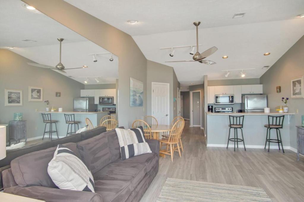 Beach Room 323 - Housity