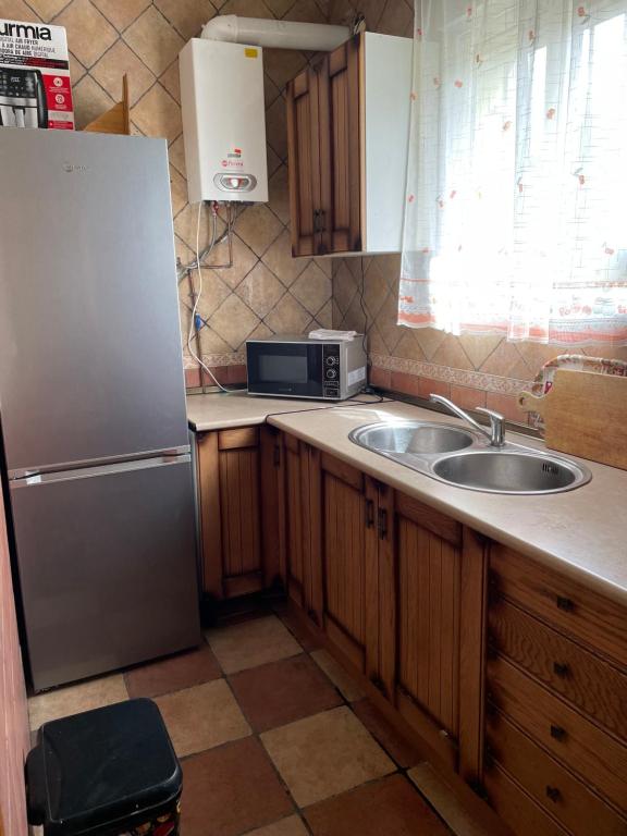A kitchen or kitchenette at Relajante Casa Rural