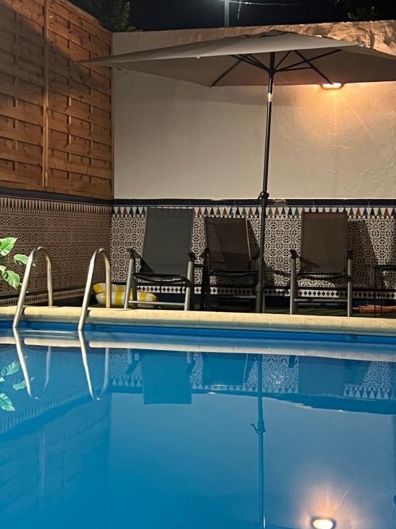 Bazén v ubytování casa grande en Córdoba, pueblo de la Victoria , 6 dormitorios nebo v jeho okolí