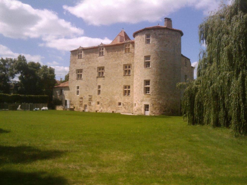 Fotografie z fotogalerie ubytování Château de Fourcès v destinaci Fourcès