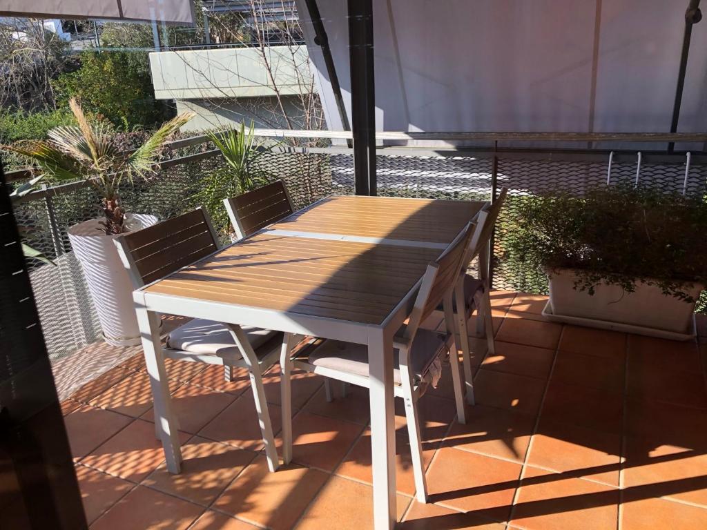 Balkón alebo terasa v ubytovaní Sunny apartment Sa Boadella big solarium sea view