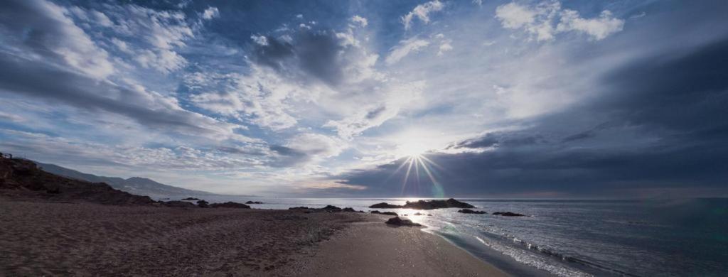 マラガにあるHuelintownの海岸の景色