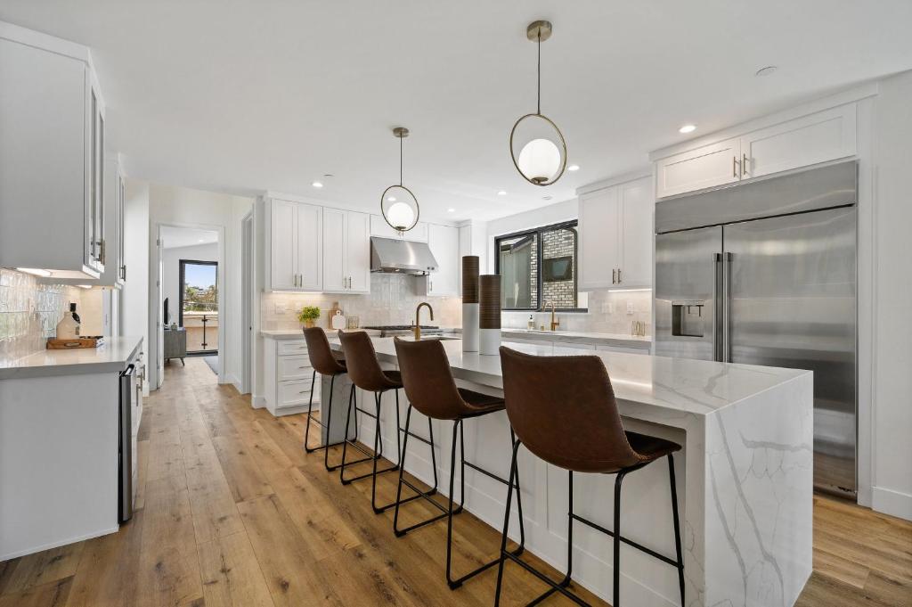 New Construction Luxury Home with Ocean View Rooftop Deck 815 4th home
