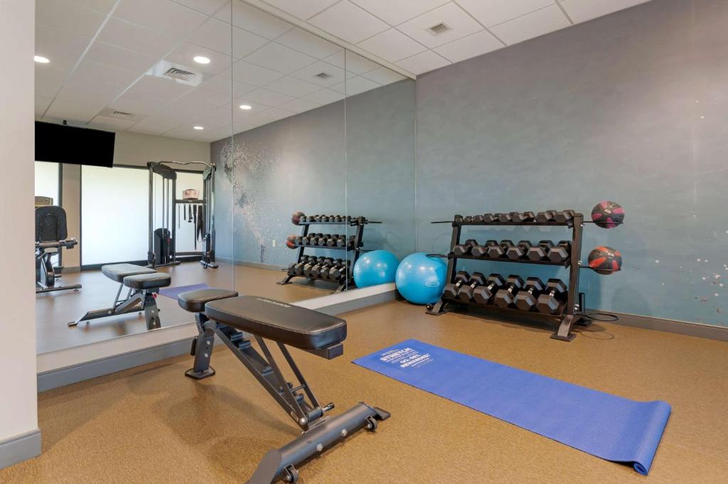 Fitness centrum a/nebo fitness zařízení v ubytování Best Western Plus Centralia Hotel & Suites