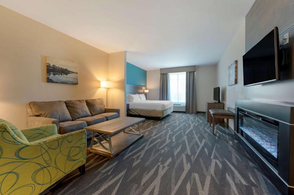 TV a/nebo společenská místnost v ubytování Best Western Plus Centralia Hotel & Suites