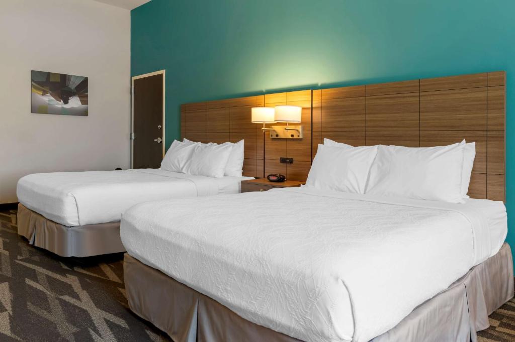 Postel nebo postele na pokoji v ubytování Best Western Plus Centralia Hotel & Suites