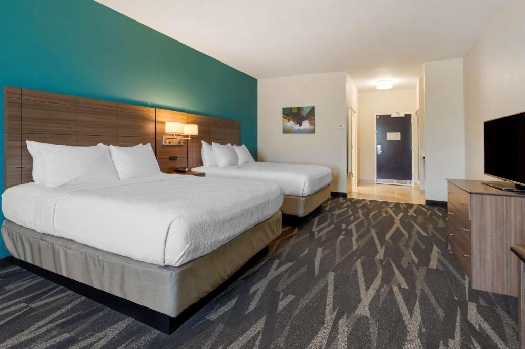 Postel nebo postele na pokoji v ubytování Best Western Plus Centralia Hotel & Suites
