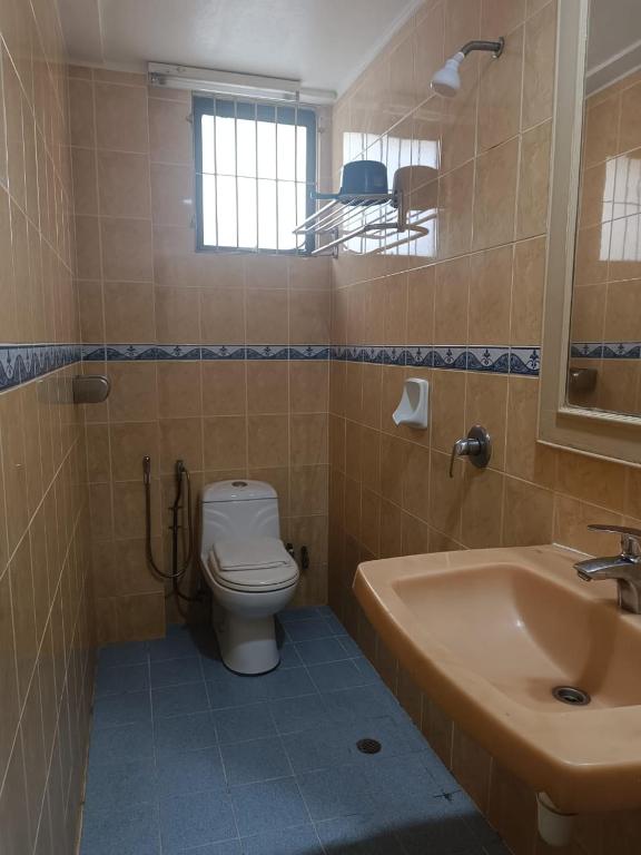 Koupelna v ubytování HOTEL AMBASSADOR 2
