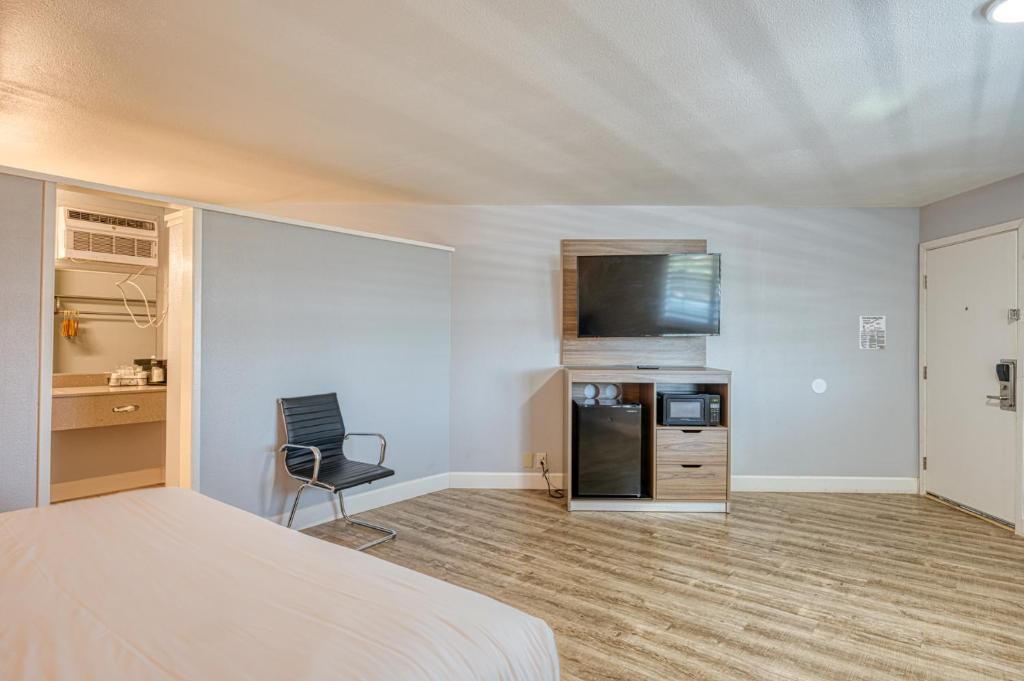 Vagabond Inn San Luis Obispo - Room De Deluxe King