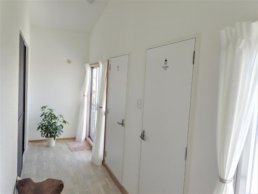 Postel nebo postele na pokoji v ubytování Smilax Kurichi