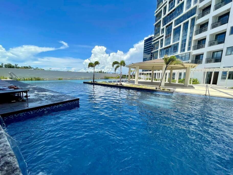 Budget Friendly Family condo with free beach access, you can stay with 5 guests for the same price, nearby airport and good WIFI