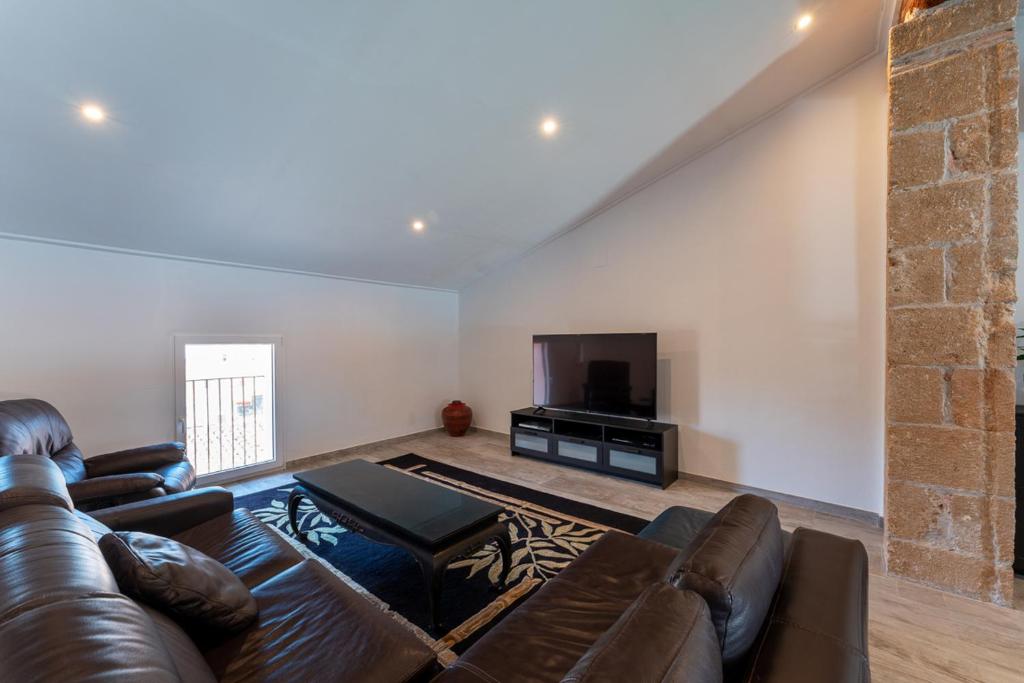 A television and/or entertainment centre at Penthouse Duplex 4 PAX by costablancarent