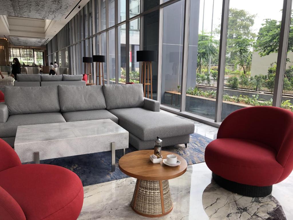 Posezení v ubytování Ra Suites Simatupang