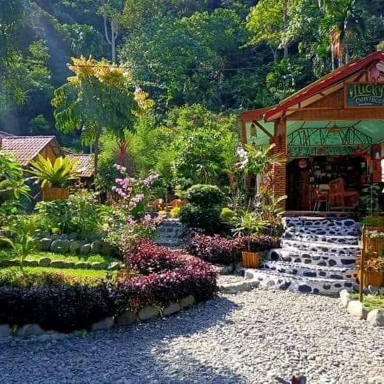Giardino di Lucky Bamboo'Bungalows-Resto and Orangutan Jungle Trekking Tours