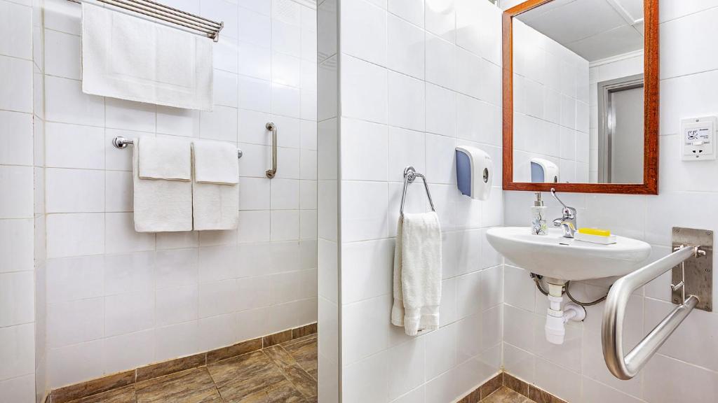 Koupelna v ubytování Troodos Hotel & Spa