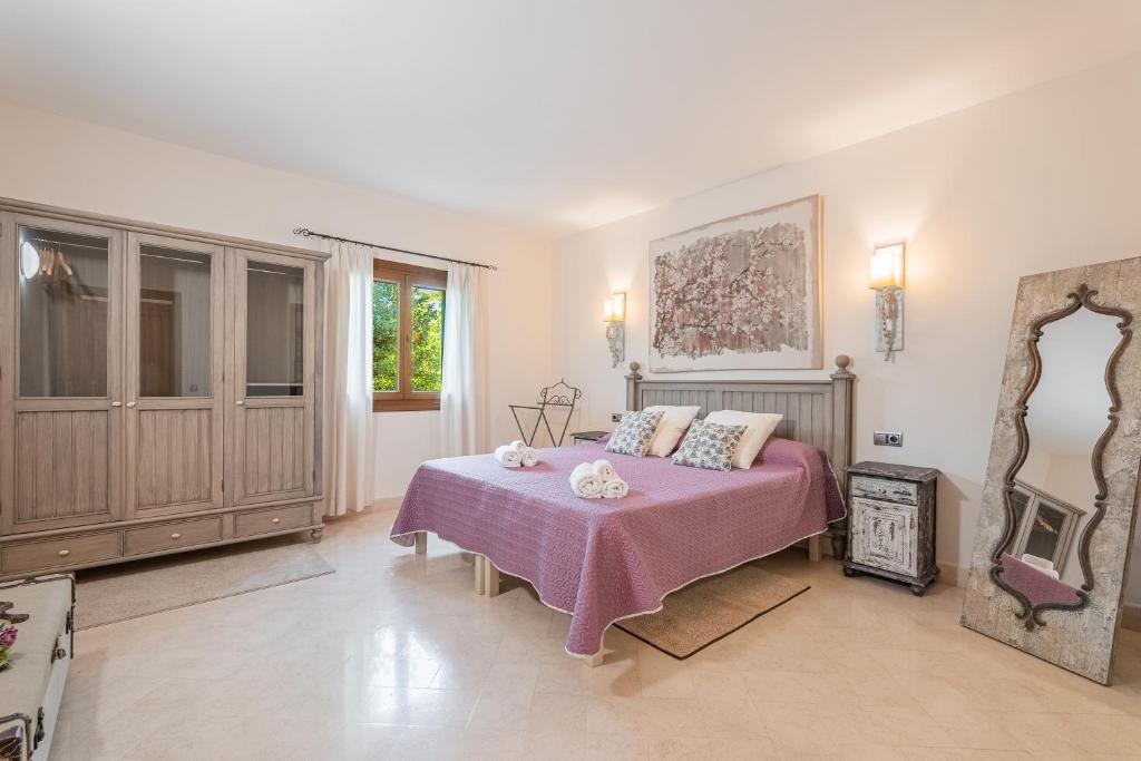 A bed or beds in a room at Eco Villa Na Clavet