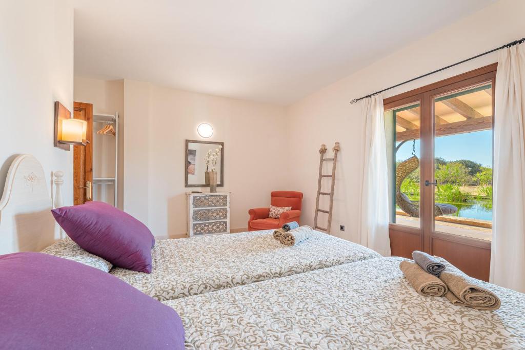 A bed or beds in a room at Eco Villa Na Clavet