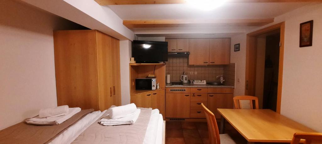 Kuchyň nebo kuchyňský kout v ubytování Apartments Zvoh, Krvavec, Ski-in, Ski-out